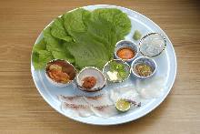 Eating sashimi like samgyeopsal　