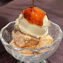 Mochi & Ice Cream with Brown Sugar Syrup & Roasted Soybean Powder (Vanilla / Matcha)