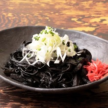 Yakisoba noodles with sauce