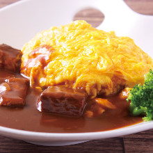 Omelet&nbsp;rice&nbsp;with&nbsp;braised&nbsp;beef