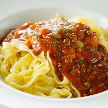 Fresh pasta with meat sauce (With salad and drink)