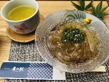 Tokoroten (gelidium jelly)