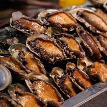 Grilled live abalone