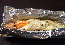 Shrimp Jewel Box (shrimp steamed with seaweed aroma)