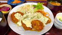 Fried chicken with vinegar and tartar sauce