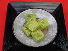 Warabimochi (bracken-starch dumpling covered in sweet, toasted soybean flour)