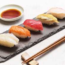 Assorted of high-quality sushi ( 5pieces)