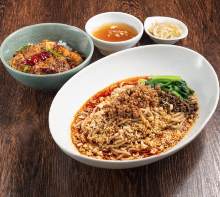 汁なし担担麺と小麻婆丼のセット