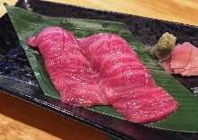 もとぶ牛の炙りにぎり