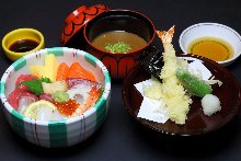 海鮮丼