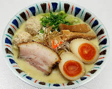 鶏白湯ラーメン