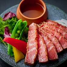 本マグロ 中トロの炙り焼き　旬野菜添え(70g)