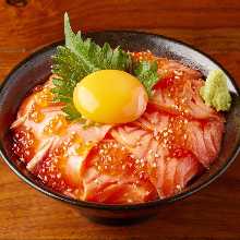 炙りサーモンの贅沢親子丼