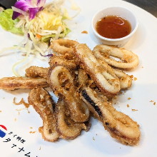 Pla Muek Tod Kratiem Prik Thai (Fried Squid with Garlic)
