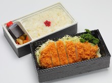 두꺼운 로스가스 도시락 (포장)
