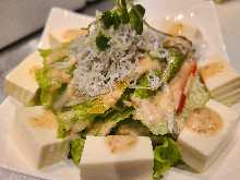 豆腐沙拉 配芝麻沙拉酱