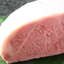 我们提供精选的顶级肉类，包括国产黑毛和牛&ldquo;萨摩锦牛&rdquo;和品牌猪肉&ldquo;南国麦豚&rdquo;