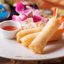 Por Pia Goong (Deep-fried Shrimp Spring Rolls)