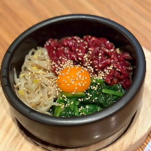 韓式石鍋生牛肉拌飯